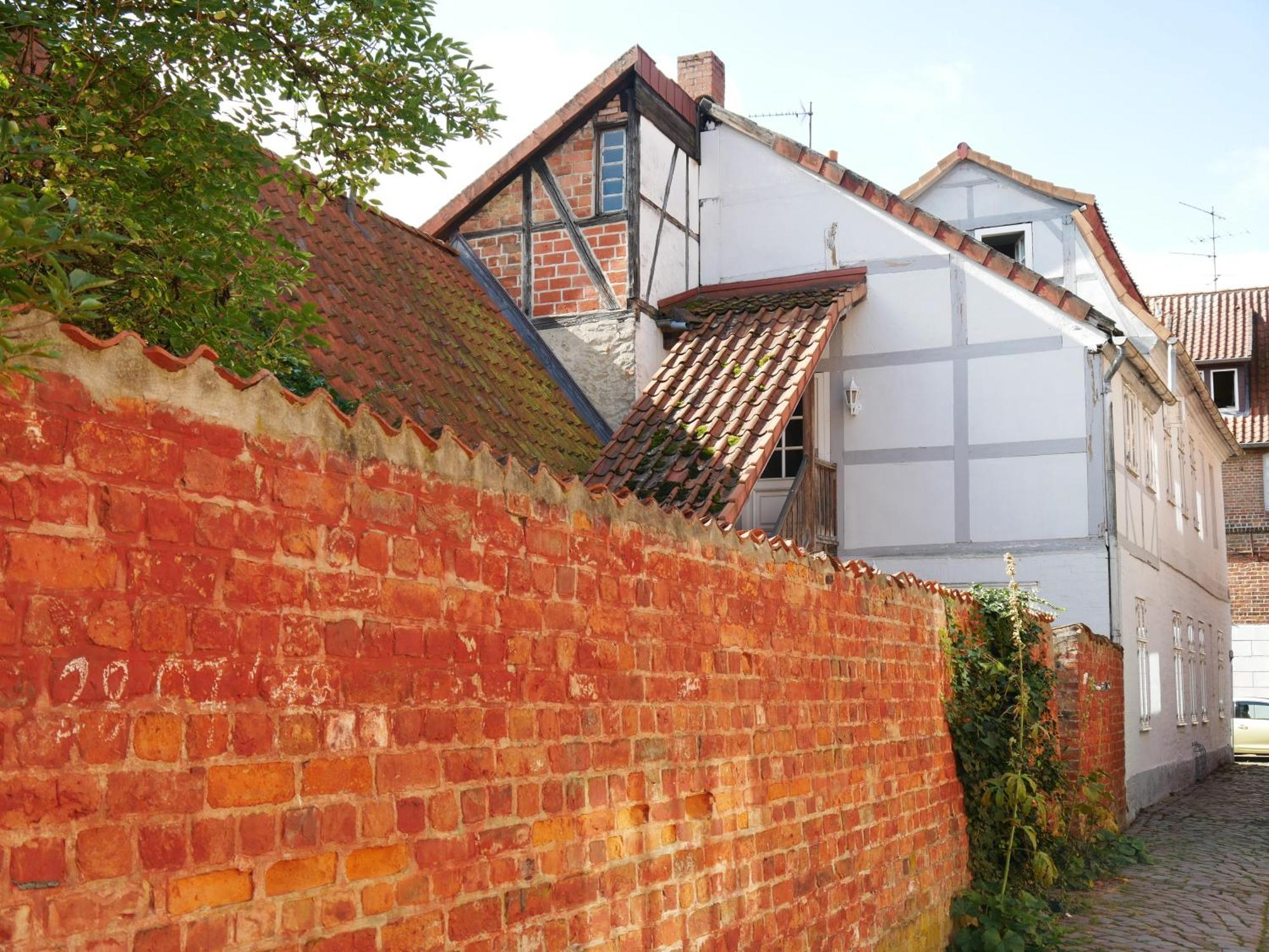 Zentrales Altstadt - Apartment In Lueneburg Mit Terrasse & Parkplatz Exterior photo